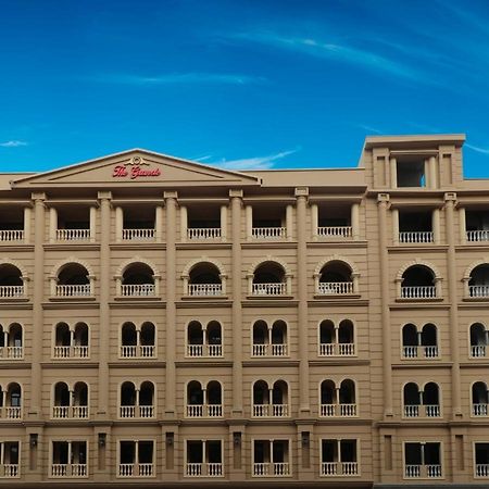 Two Bedroom Deluxe Apartment In Bahria Town Равалпінді Екстер'єр фото