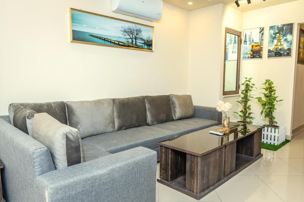 Two Bedroom Deluxe Apartment In Bahria Town Равалпінді Екстер'єр фото